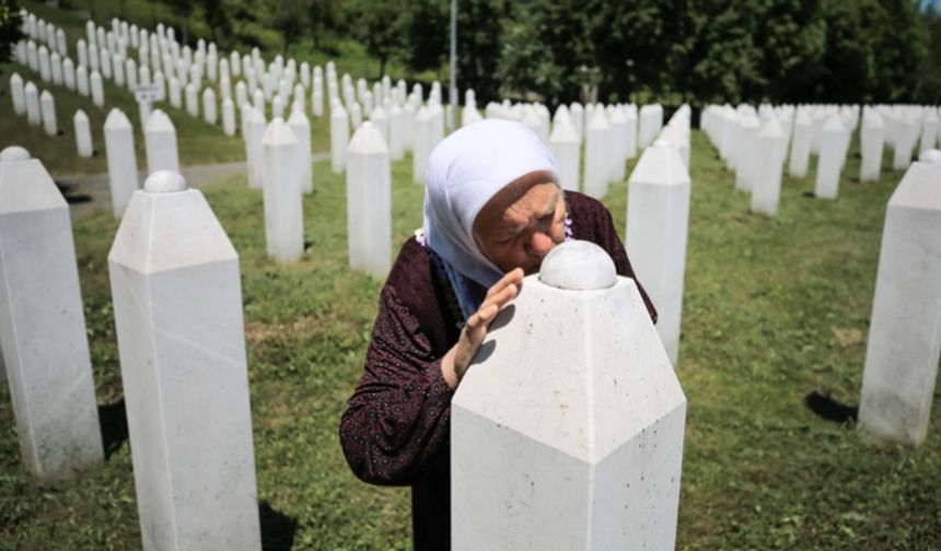 Srebrenitsa'daki soykırımda 19 yaşında katledilen genç, 30 yıl sonra toprağa verilecek