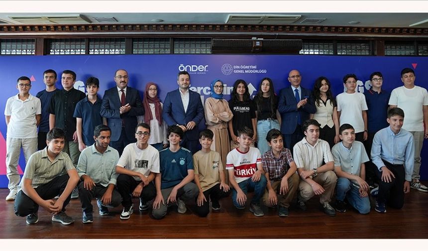 Antalya'da İmam Hatip Lisesi'nden 6 öğrenci LGS'de 500 tam puan alarak Türkiye birincisi oldu