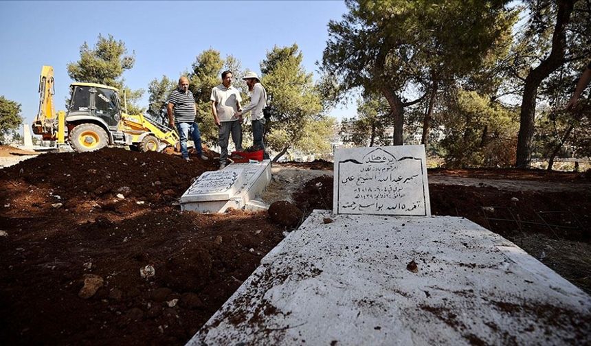 Kudüs'te fanatik Yahudiler, Müslüman mezarlığını tahrip etti