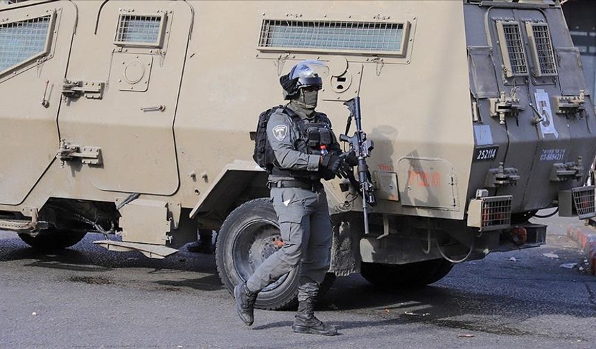 İsrail güçleri, serbest kalan Filistinlilerin evlerini bastı