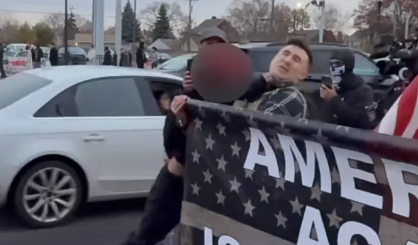 Kur'an'a domuz eti süren Jake Lang, dayak yedi