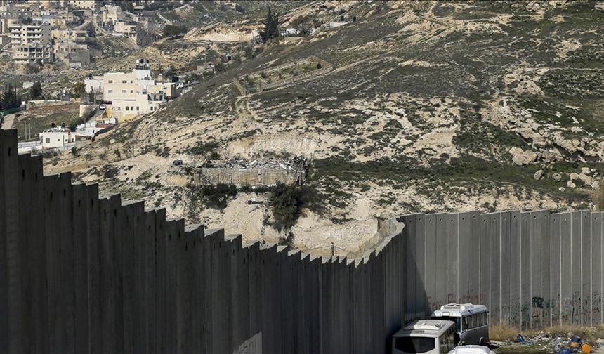 İsrail, Batı Şeria'da yeni duvar inşa ediyor