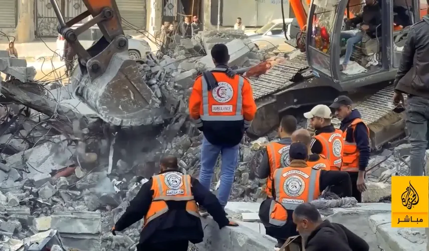 Enkaz altında kalan 54 naaş için hüzünlü arayış sürüyor