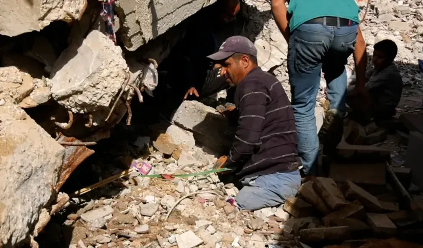 Enkazdan hayata: Ebu Cemal'in 'İrade Çadırı' yükseliyor