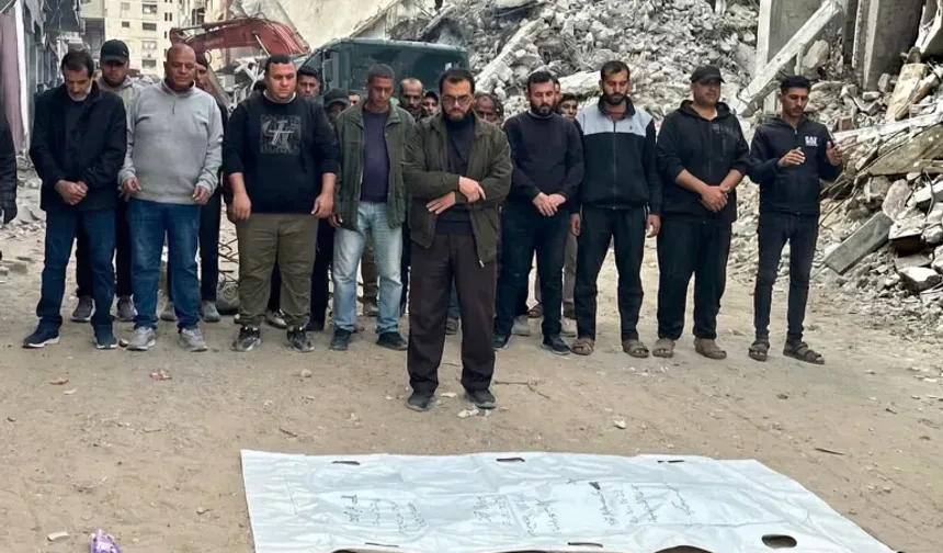 Fadi el-Baba eşini ve dörtüzlerini defnetti