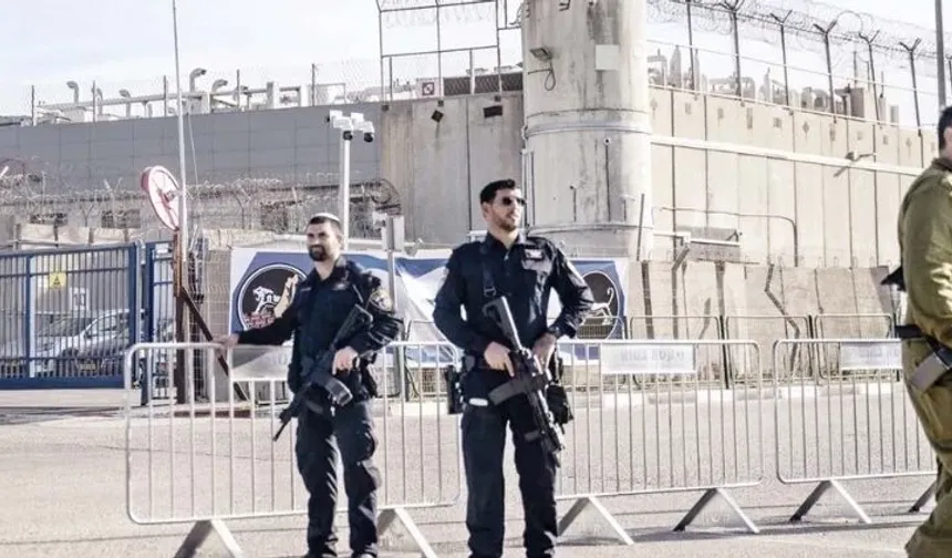 İsrail zindanlarında ezan sesi engeli: Esirler iftarı şaşırdı