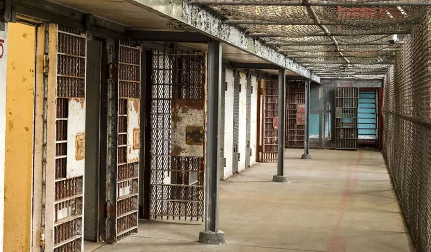 Kudüslü iki mahkum için sınır dışı kararı