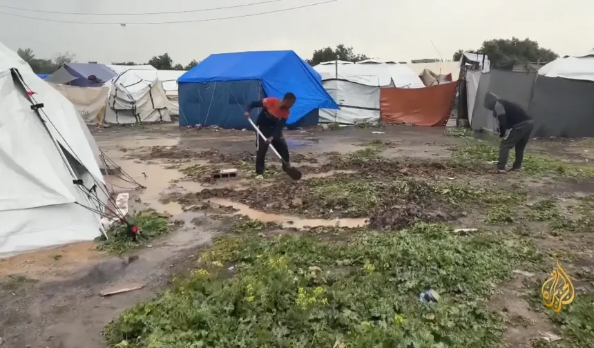 Sağanak yağış vurdu: Gazze kamplarında barınma krizi