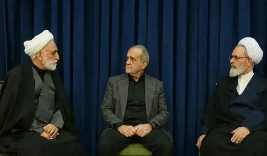 İran'dan Trump'a liderlik yanıtı: Müdahaleye izin yok