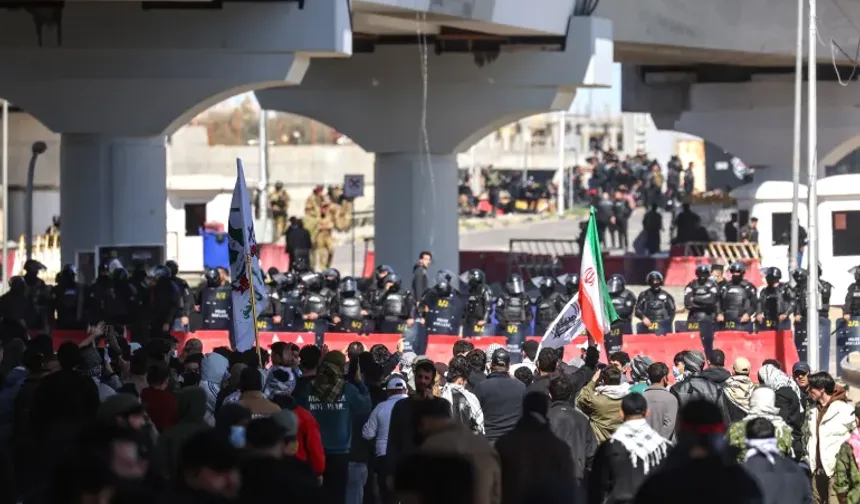 Uzman analizi: İran'da iç savaş riski ve askeri rejim